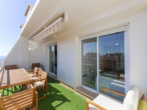Luxury Penthouse Oasis - Sea View & Terrace