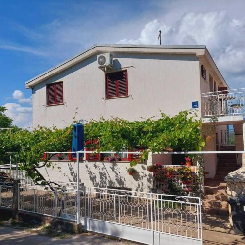 Apartments Tisno
