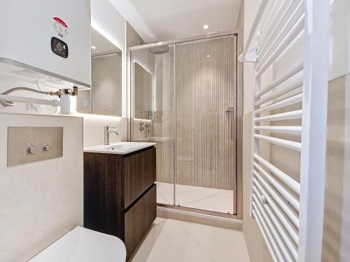Nestor&Jeeves - JULIANNA EMERAUDE - Central Nice, AC, Walk to beach