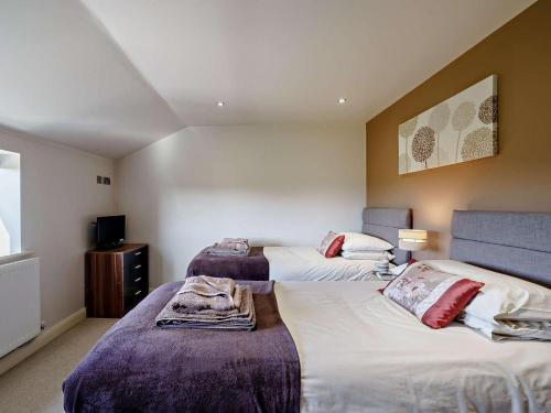 a bedroom with two beds and a tv at 2 Bed in Blackburn oc-finch in Blackburn