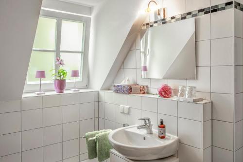 a white bathroom with a sink and a mirror at Schloß Falkenhaus in Bad Berneck im Fichtelgebirge