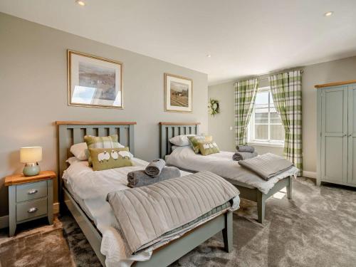 a bedroom with two beds and a window at 2 Bed in Auchterarder oc-94546 in Auchterarder