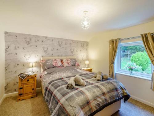 a bedroom with a bed with two stuffed animals on it at 3 Bed in Keswick oc-86613 in Threlkeld