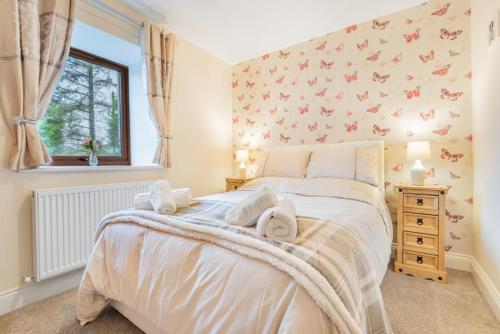 a bedroom with a bed with towels on it at 3 Bed in Keswick oc-sz217 in Threlkeld