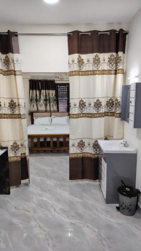 a large bathroom with two sinks and a tub at Golden Stay Inn in Kovakulam