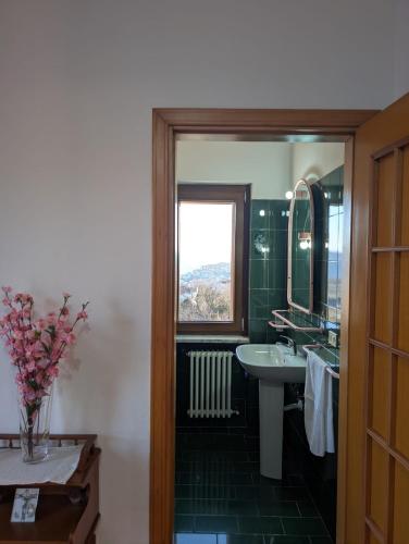 a bathroom with a sink and a window at Terrazza sul cielo in Bella