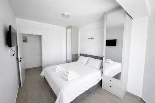 Ema del Mar - Meraki Lago Resort Mamaia