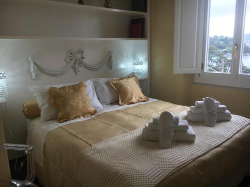 a bedroom with a large bed with towels on it at Casa Rossa in Portovenere