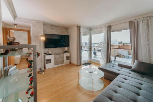 WELCS APTO 337 EMP con terraza y piscina compartida