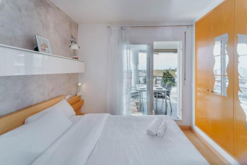 WELCS APTO 337 EMP con terraza y piscina compartida