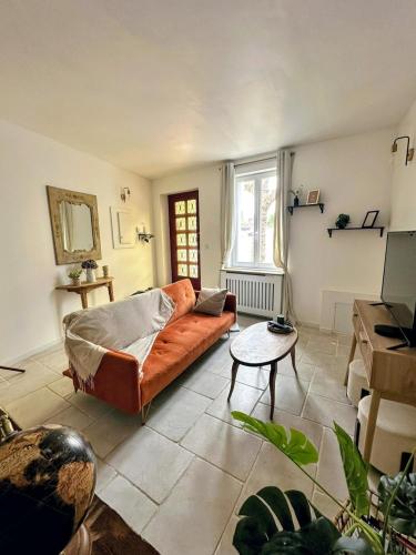 a living room with a couch and a table at Cocon détente & Jacuzzi(Balnéo) in Dieppe