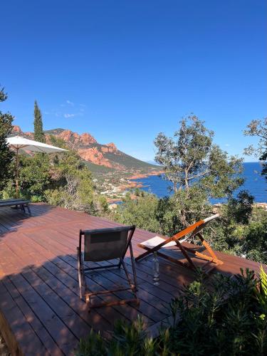 Bohème Beach Villa with seaview & private garden, Antheor