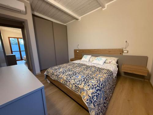 a bedroom with a bed in a room at Luce di Mare in Quartu SantʼElena