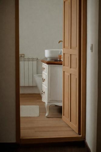 a bathroom with a sink and a bath tub at Alma de Barro in El Puente del Arzobispo
