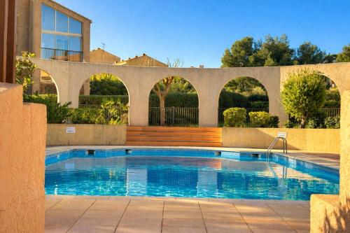 HYE352-GT15 Hyères - GIENS Beau 2 pièces avec jardinet 4 pers piscine