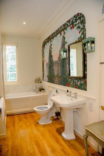 a bathroom with a toilet and a sink and a tub at Binsness house in Findhorn