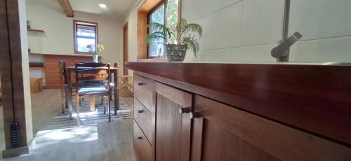 a kitchen with a counter with a sink and a chair at El gran Jacarandá in Viña del Mar