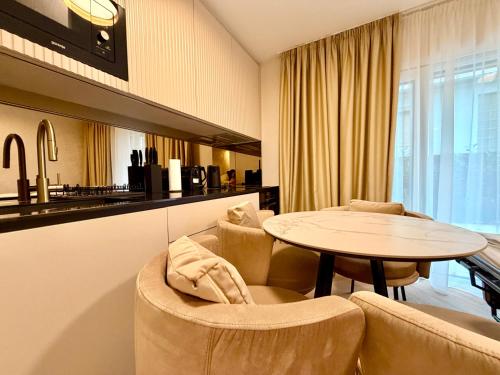 Luxury Apartment LEGRAND with Garden