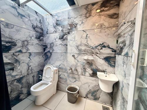 a bathroom with a toilet and a bidet and a sink at Kp's Riverland Resorts in Madwa