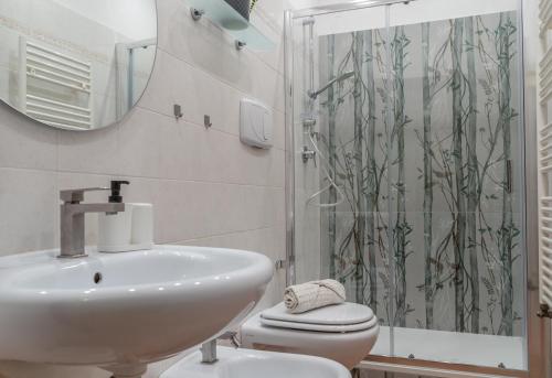 a bathroom with a sink and a toilet and a shower at Bed & Bike Casa dei Papi in Portoferraio