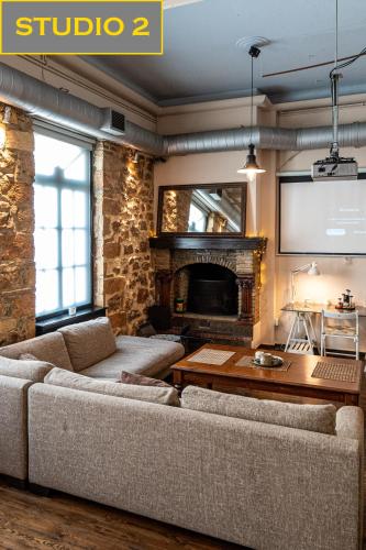 Platos's Academy Studio 100m² (4min METRO)