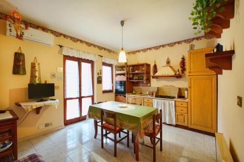 a kitchen with a table and chairs in a room at Armonia del Mare in Mascali