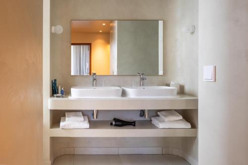 a bathroom with two sinks and a mirror at Radisson BLU Hotel Nantes in Nantes