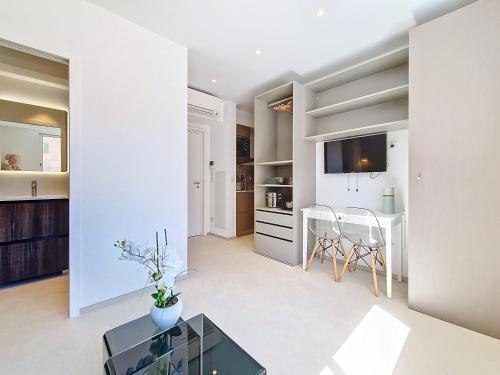 Nestor&Jeeves -STUDIO LAGON - Central Nice, AC, Walk to beach