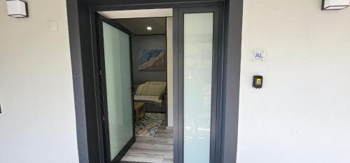 Charming 1-Bedroom Apartment with Ocean Views in Calheta