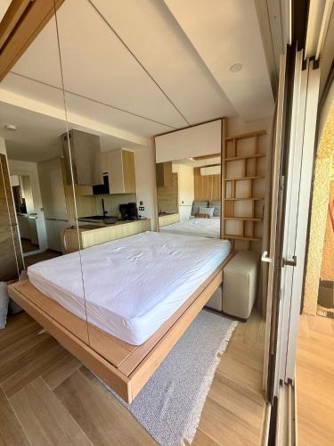 a bedroom with a large bed in a room at Bernard l'Hermite Studio in Gruissan