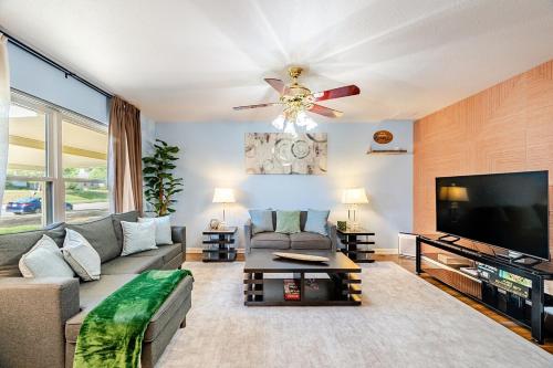 a living room with a couch and a ceiling fan at 3 BR l Quiet Home with Gazebo l 5 min Medical center l Work room in San Antonio