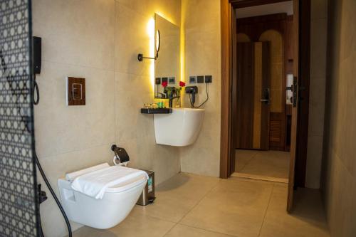 a bathroom with a sink and a toilet in it at فندق جولدن بلكون-Golden Balcony Hotel in Abha