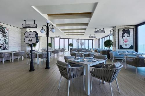 a restaurant with tables and chairs and a clock at 3br - PoolAccess - 7 MinstoDubai Mall - 2 KingBeds in Dubai