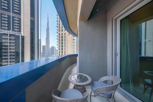 2 min to Dubai Mall Pool Gym Saun Burj View