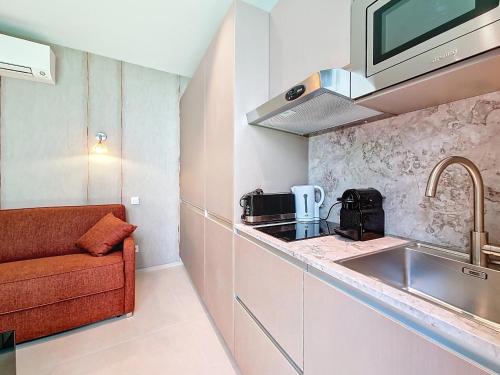 Nestor&Jeeves -JARDIN TERRACOTTA- Terrace, AC, Walk to beach