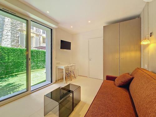 Nestor&Jeeves -JARDIN TERRACOTTA- Terrace, AC, Walk to beach