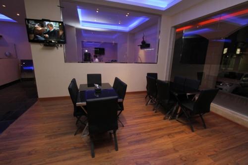 Televisyen dan/atau pusat hiburan di نزل تالا للشقق المخدومة - Tala nezel Serviced Apartments
