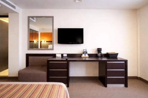 a hotel room with a desk and a mirror at Hotel Catedral in Mexico City