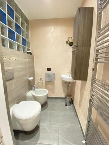 a small bathroom with a toilet and a sink at Residenza Basilica in Tirano