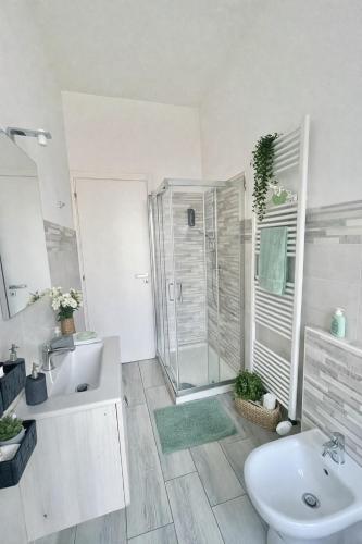 a bathroom with a shower and a sink and a toilet at Alloggio Nala 6 in Biella