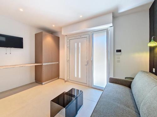 Nestor&Jeeves -STUDIO TILLEUL - Central Nice, AC, Walk to beach