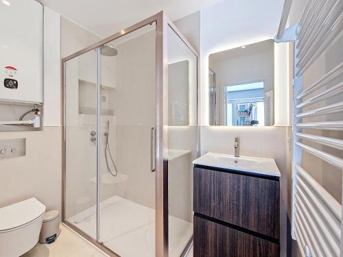 Nestor&Jeeves -STUDIO TILLEUL - Central Nice, AC, Walk to beach