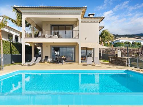 17°West Villa