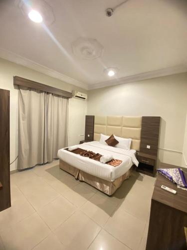 a bedroom with a large bed in a room at Golden New Alareen-جولدن العرين أبها in Abha