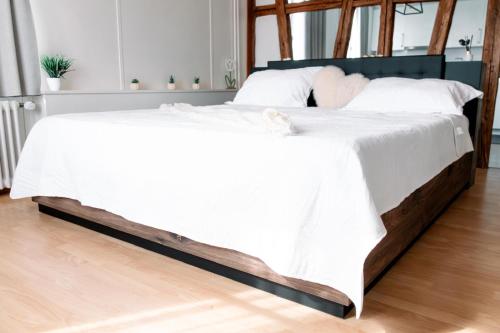 a bedroom with two beds with white sheets at Ferien Wohnung mit Seeblick in Romanshorn