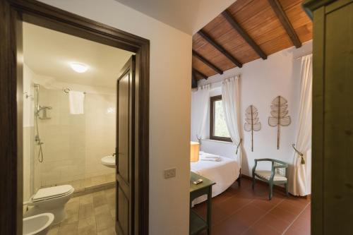 a bathroom with a toilet and a shower and a sink at Agriturismo Pimpinnacolo in Porto Ercole