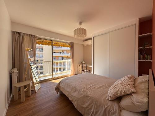 Grand T2 calme avec balcon, proche plages et gares