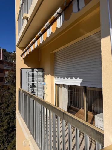 Grand T2 calme avec balcon, proche plages et gares