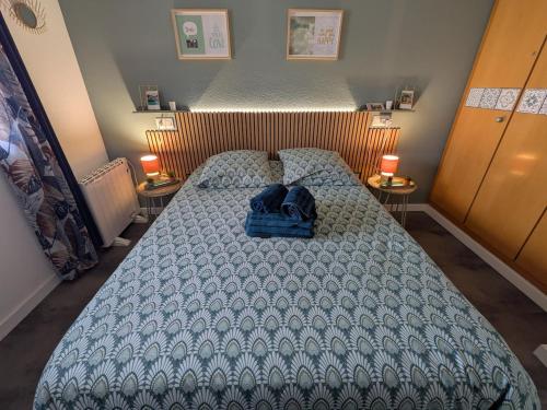 a bedroom with a bed with a backpack on it at La Casa Terracotta, ménage et linge inclus in Roses
