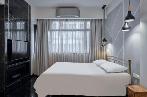 Condo next to metro st Athens!